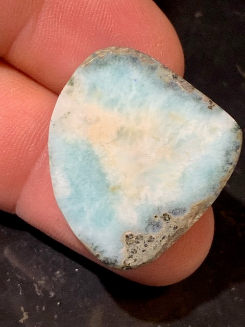 Larimar – Cabochon asymétrique de 31 × 27 × 7 mm - 9,7 gr. - Nuances naturelles magnifiques, parfait pour bijoux raffinés, collectionneur passionné ou exposition