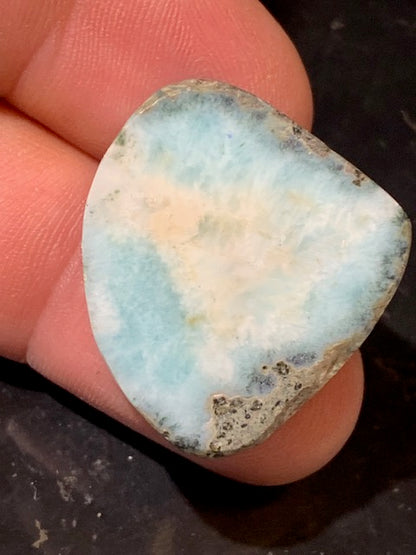 Larimar – Cabochon asymétrique de 31 × 27 × 7 mm - 9,7 gr. - Nuances naturelles magnifiques, parfait pour bijoux raffinés, collectionneur passionné ou exposition