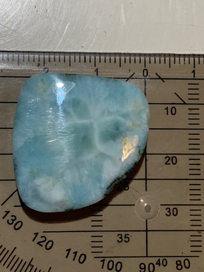 Larimar – Cabochon asymétrique de 31 × 27 × 7 mm - 9,7 gr. - Nuances naturelles magnifiques, parfait pour bijoux raffinés, collectionneur passionné ou exposition