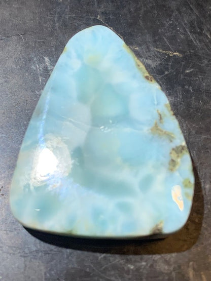 Larimar – Cabochon triangulaire de 32 × 25 × 7 mm - 10 gr. - Nuances naturelles magnifiques, parfait pour bijoux raffinés, collectionneur passionné ou exposition