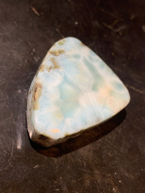 Larimar – Cabochon triangulaire de 32 × 25 × 7 mm - 10 gr. - Nuances naturelles magnifiques, parfait pour bijoux raffinés, collectionneur passionné ou exposition