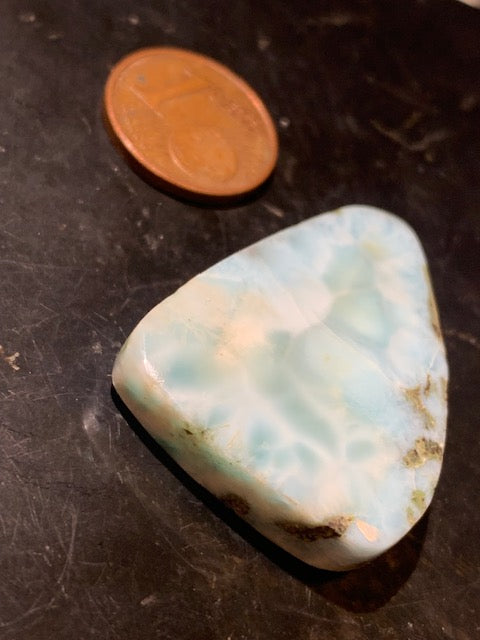 Larimar – Cabochon triangulaire de 32 × 25 × 7 mm - 10 gr. - Nuances naturelles magnifiques, parfait pour bijoux raffinés, collectionneur passionné ou exposition
