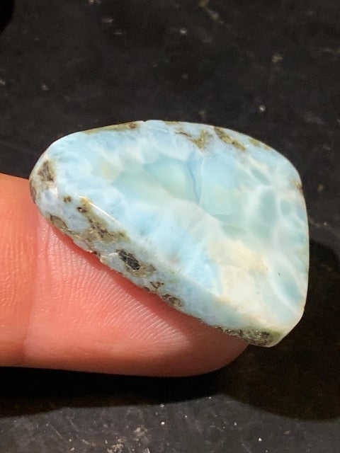 Larimar – Cabochon triangulaire de 32 × 25 × 7 mm - 10 gr. - Nuances naturelles magnifiques, parfait pour bijoux raffinés, collectionneur passionné ou exposition
