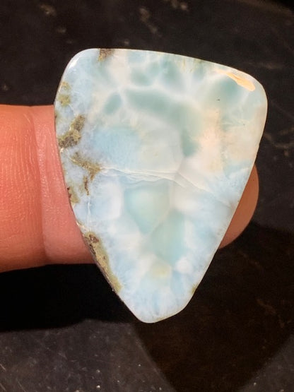 Larimar – Cabochon triangulaire de 32 × 25 × 7 mm - 10 gr. - Nuances naturelles magnifiques, parfait pour bijoux raffinés, collectionneur passionné ou exposition