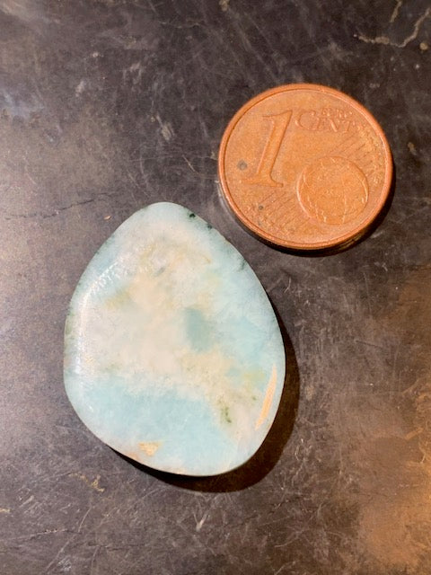 Larimar – Cabochon asymétrique de 24 × 19 × 5 mm - 4 gr. - Nuances naturelles magnifiques, parfait pour bijoux raffinés, collectionneur passionné ou exposition