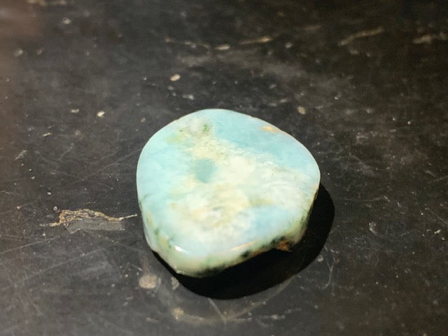 Larimar – Cabochon asymétrique de 24 × 19 × 5 mm - 4 gr. - Nuances naturelles magnifiques, parfait pour bijoux raffinés, collectionneur passionné ou exposition