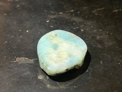 Larimar – Cabochon asymétrique de 24 × 19 × 5 mm - 4 gr. - Nuances naturelles magnifiques, parfait pour bijoux raffinés, collectionneur passionné ou exposition