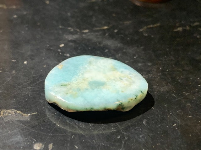 Larimar – Cabochon asymétrique de 24 × 19 × 5 mm - 4 gr. - Nuances naturelles magnifiques, parfait pour bijoux raffinés, collectionneur passionné ou exposition