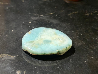 Larimar – Cabochon asymétrique de 24 × 19 × 5 mm - 4 gr. - Nuances naturelles magnifiques, parfait pour bijoux raffinés, collectionneur passionné ou exposition