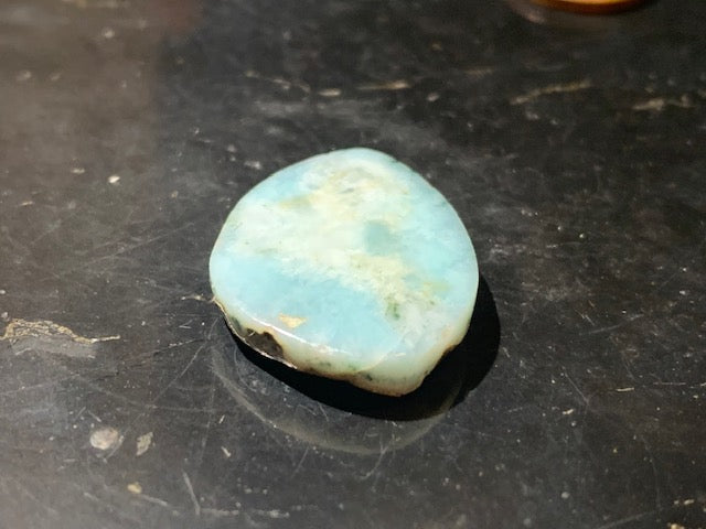 Larimar – Cabochon asymétrique de 24 × 19 × 5 mm - 4 gr. - Nuances naturelles magnifiques, parfait pour bijoux raffinés, collectionneur passionné ou exposition