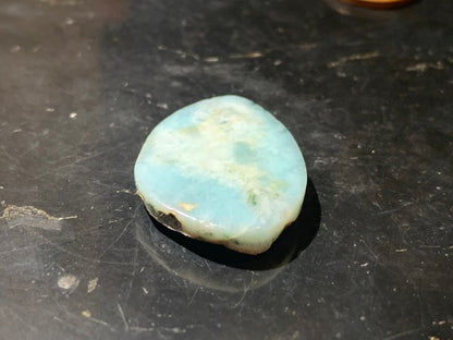 Larimar – Cabochon asymétrique de 24 × 19 × 5 mm - 4 gr. - Nuances naturelles magnifiques, parfait pour bijoux raffinés, collectionneur passionné ou exposition