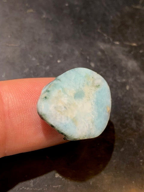Larimar – Cabochon asymétrique de 24 × 19 × 5 mm - 4 gr. - Nuances naturelles magnifiques, parfait pour bijoux raffinés, collectionneur passionné ou exposition