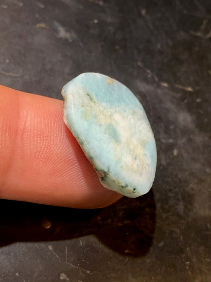 Larimar – Cabochon asymétrique de 24 × 19 × 5 mm - 4 gr. - Nuances naturelles magnifiques, parfait pour bijoux raffinés, collectionneur passionné ou exposition