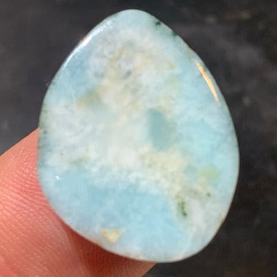 Larimar – Cabochon asymétrique de 24 × 19 × 5 mm - 4 gr. - Nuances naturelles magnifiques, parfait pour bijoux raffinés, collectionneur passionné ou exposition
