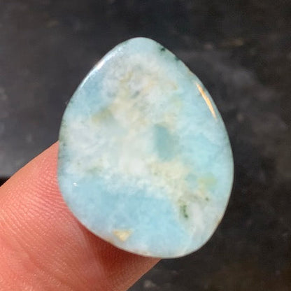 Larimar – Cabochon asymétrique de 24 × 19 × 5 mm - 4 gr. - Nuances naturelles magnifiques, parfait pour bijoux raffinés, collectionneur passionné ou exposition