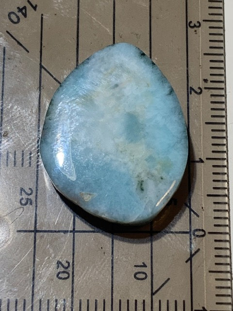 Larimar – Cabochon asymétrique de 24 × 19 × 5 mm - 4 gr. - Nuances naturelles magnifiques, parfait pour bijoux raffinés, collectionneur passionné ou exposition