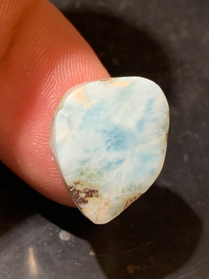 Larimar – Cabochon asymétrique de 19 × 15 × 7 mm - 3,6 gr. - Nuances naturelles magnifiques, parfait pour bijoux raffinés, collectionneur passionné ou exposition