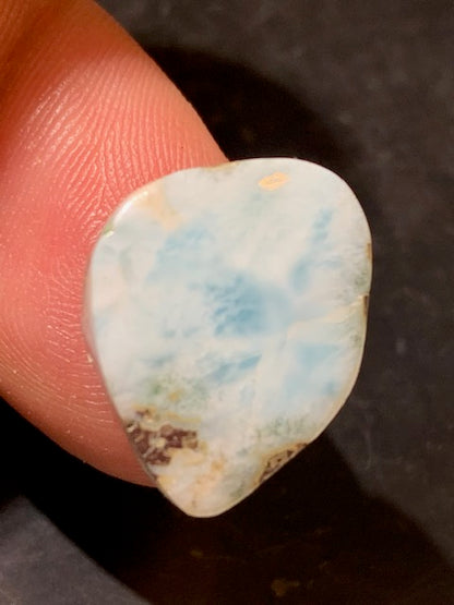Larimar – Cabochon asymétrique de 19 × 15 × 7 mm - 3,6 gr. - Nuances naturelles magnifiques, parfait pour bijoux raffinés, collectionneur passionné ou exposition
