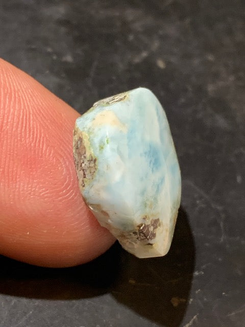Larimar – Cabochon asymétrique de 19 × 15 × 7 mm - 3,6 gr. - Nuances naturelles magnifiques, parfait pour bijoux raffinés, collectionneur passionné ou exposition