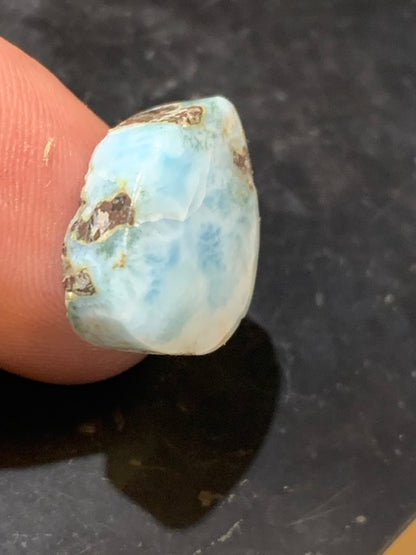 Larimar – Cabochon asymétrique de 19 × 15 × 7 mm - 3,6 gr. - Nuances naturelles magnifiques, parfait pour bijoux raffinés, collectionneur passionné ou exposition