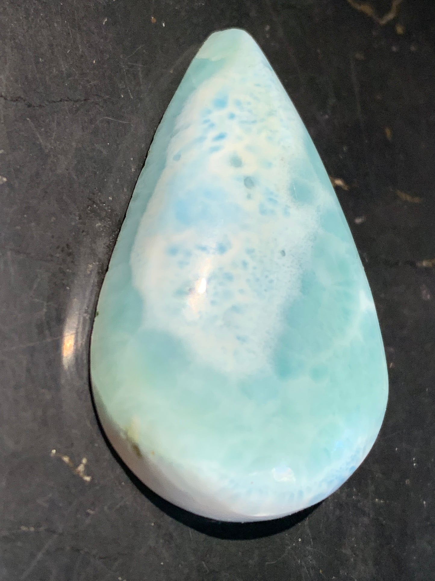 Larimar – Cabochon en forme de goutte de 36 × 24 × 9 mm - 11,2 gr. - Nuances naturelles magnifiques, parfait pour bijoux raffinés, collectionneur passionné ou exposition