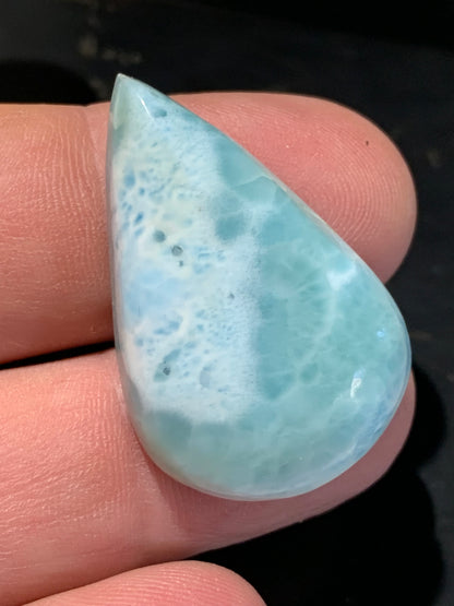 Larimar – Cabochon en forme de goutte de 36 × 24 × 9 mm - 11,2 gr. - Nuances naturelles magnifiques, parfait pour bijoux raffinés, collectionneur passionné ou exposition