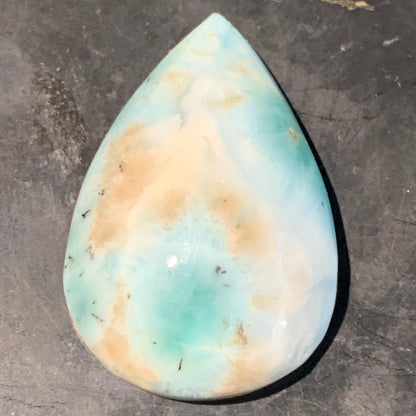 Larimar – Cabochon en forme de goutte de 28 × 19 × 8 mm - 6 gr. - Nuances naturelles magnifiques, parfait pour bijoux raffinés, collectionneur passionné ou exposition