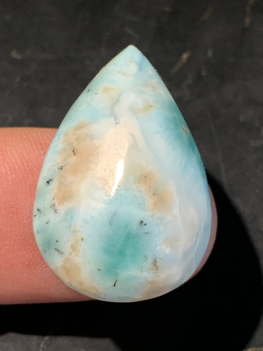 Larimar – Cabochon en forme de goutte de 28 × 19 × 8 mm - 6 gr. - Nuances naturelles magnifiques, parfait pour bijoux raffinés, collectionneur passionné ou exposition