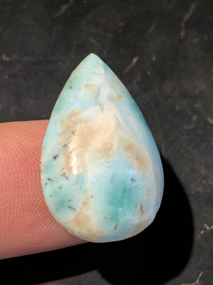 Larimar – Cabochon en forme de goutte de 28 × 19 × 8 mm - 6 gr. - Nuances naturelles magnifiques, parfait pour bijoux raffinés, collectionneur passionné ou exposition