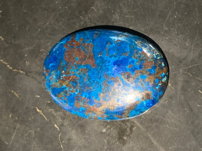 Chrysocolle – Cabochon de forme ovale de 33 × 22 × 6 mm - 7,9 gr. - Nuances naturelles magnifiques, parfait pour bijoux raffinés, collectionneur passionné ou exposition