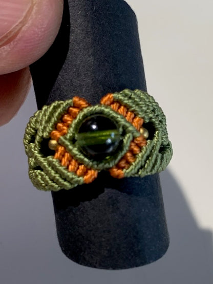 Bague en Moldavite artisanale – Création fait main, perles AAA, coton résistant et taille sur mesure | Créatipik 🧵