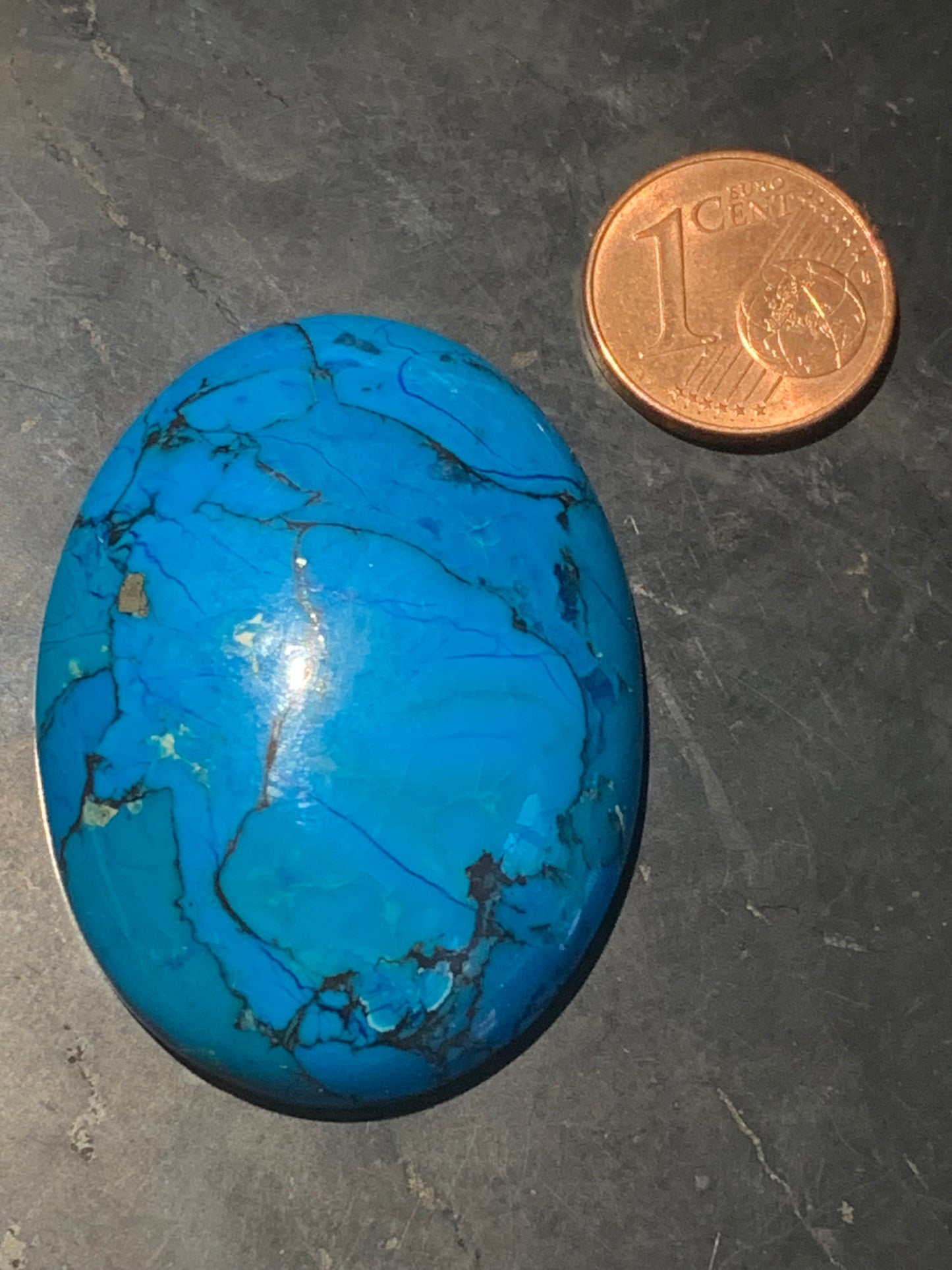 Turquoise D'Iran teintée, cabochon de forme ovale de 40 mm x 30 x 11 - 17,8 gr. - Parfait en bijouterie, collection, exposition...