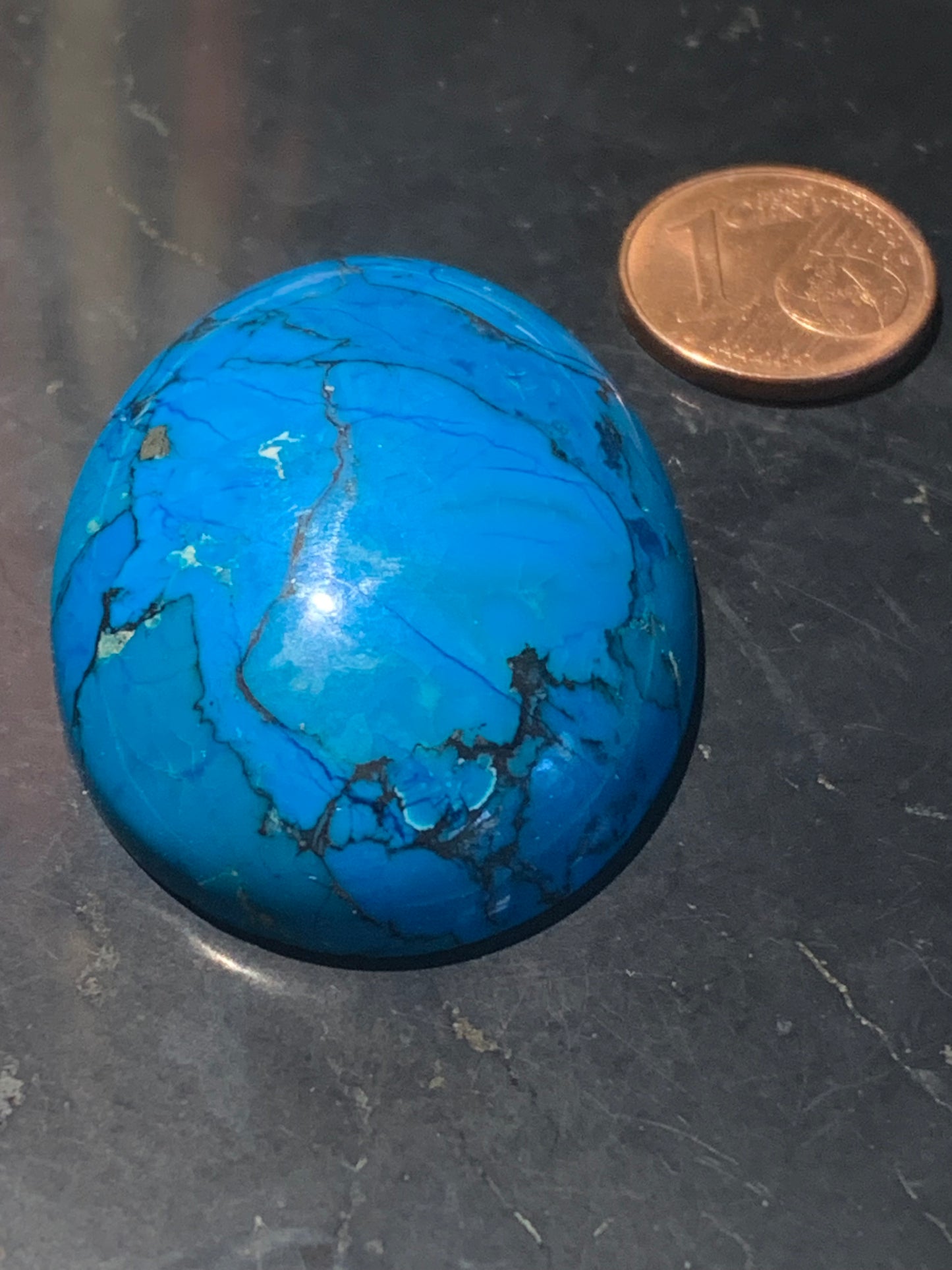 Turquoise D'Iran teintée, cabochon de forme ovale de 40 mm x 30 x 11 - 17,8 gr. - Parfait en bijouterie, collection, exposition...