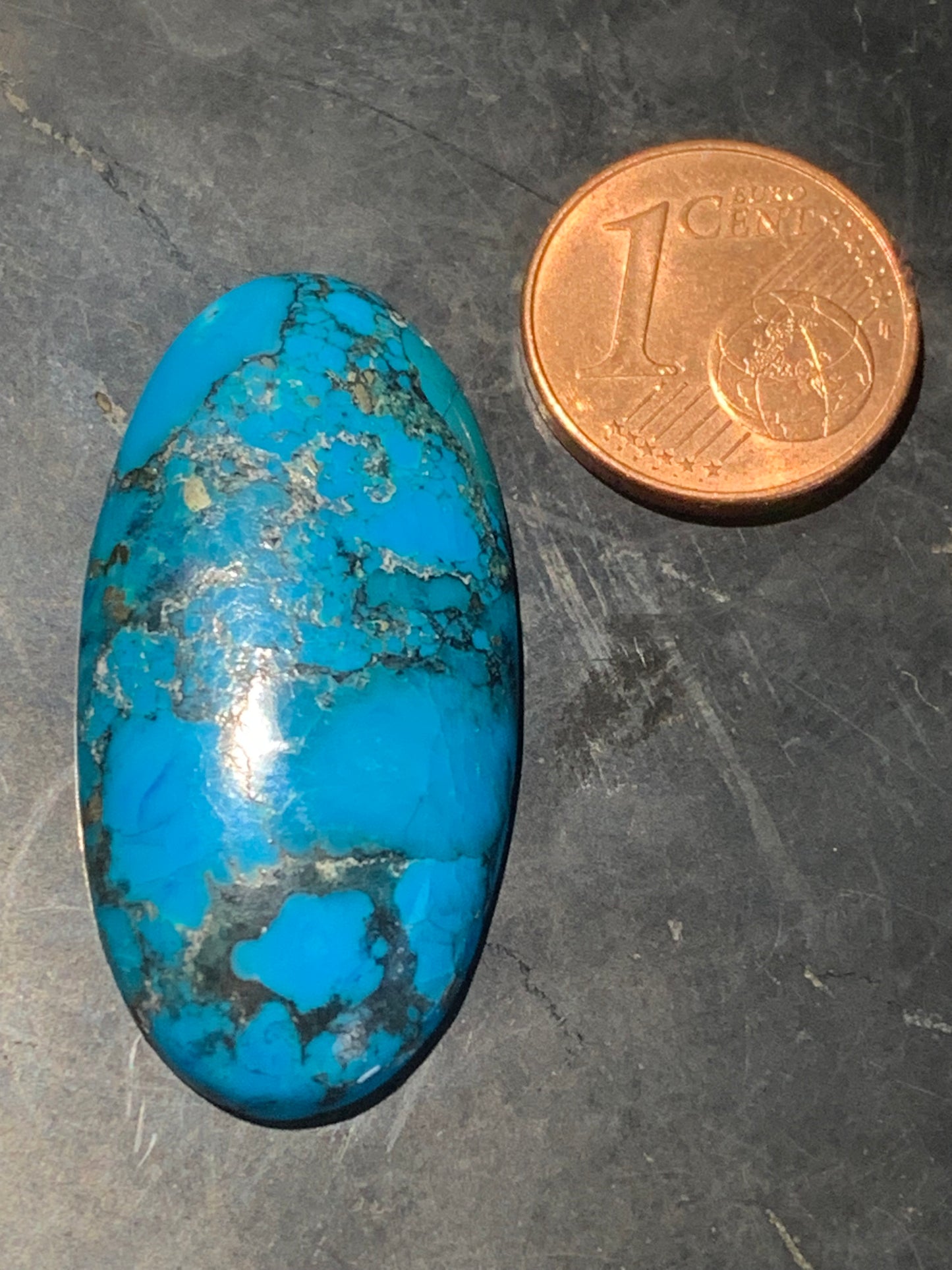 Turquoise D'Iran teintée, cabochon de forme ovale de 34 mm x 17 x 6 - 5 gr. - Parfait en bijouterie, collection, exposition...