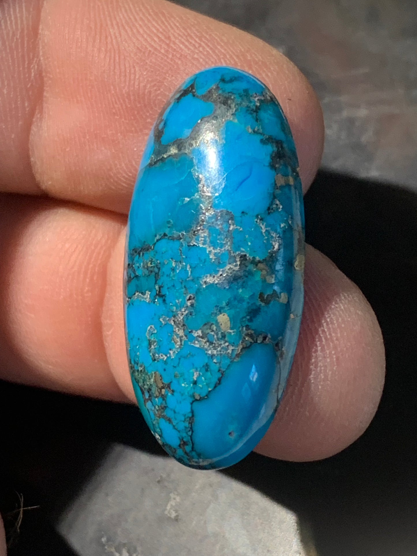 Turquoise D'Iran teintée, cabochon de forme ovale de 34 mm x 17 x 6 - 5 gr. - Parfait en bijouterie, collection, exposition...