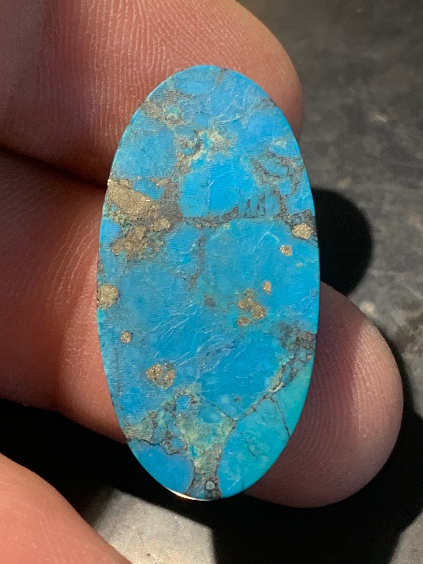 Turquoise D'Iran teintée, cabochon de forme ovale de 34 mm x 17 x 6 - 5 gr. - Parfait en bijouterie, collection, exposition...