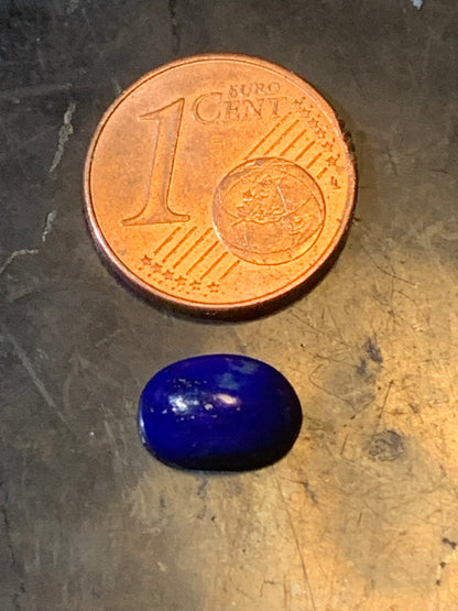 Lapis lazuli, cabochon de 10 mm x 7 x 4 - 2 carats. Parfait en bijouterie, collection ,exposition...