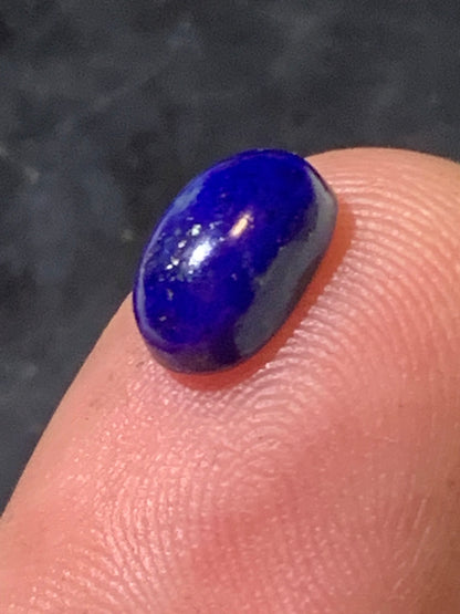 Lapis lazuli, cabochon de 10 mm x 7 x 4 - 2 carats. Parfait en bijouterie, collection ,exposition...