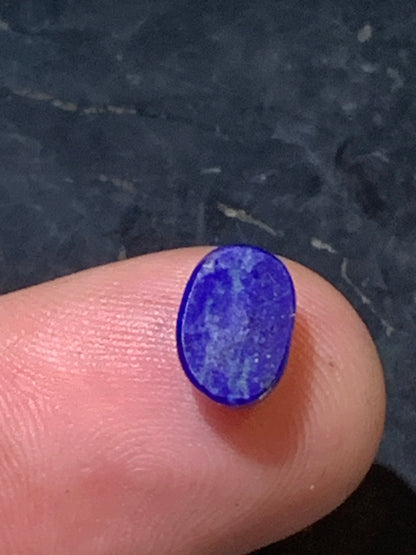 Lapis lazuli, cabochon de 10 mm x 7 x 4 - 2 carats. Parfait en bijouterie, collection ,exposition...