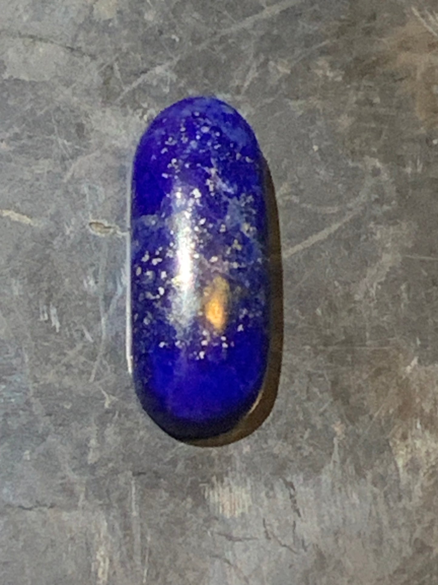 Lapis lazuli, cabochon de 12 mm x 7 x 5 - 5,5 carats. Parfait en bijouterie, collection ,exposition...