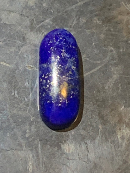 Lapis lazuli, cabochon de 12 mm x 7 x 5 - 5,5 carats. Parfait en bijouterie, collection ,exposition...