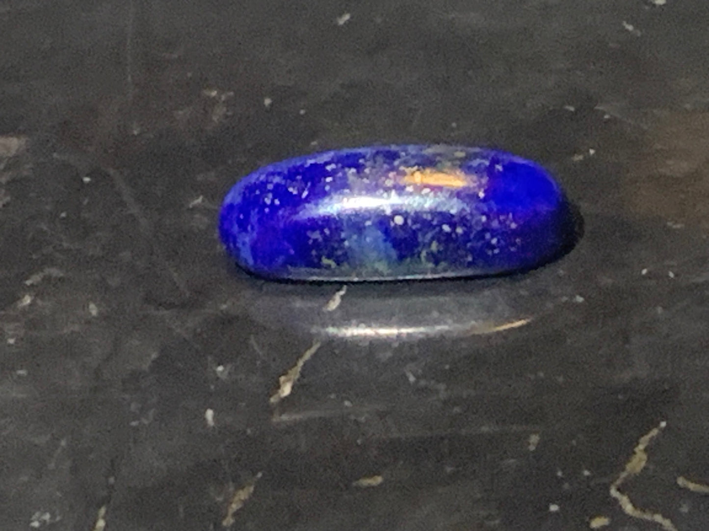 Lapis lazuli, cabochon de 12 mm x 7 x 5 - 5,5 carats. Parfait en bijouterie, collection ,exposition...
