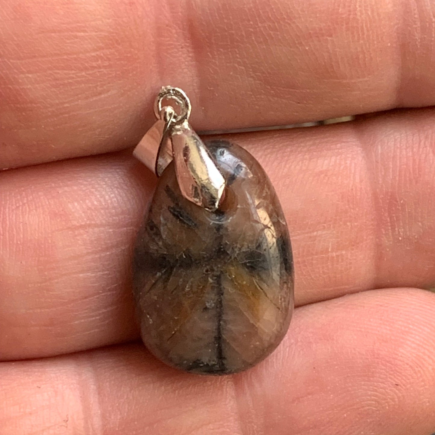Chiastolite/ Andalousite, pendentif de 33 millimètres x18x7. Vendu avec ou sans cordon noir et réglable de 60 cm !