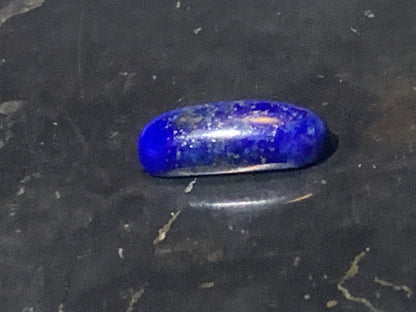 Lapis lazuli, cabochon de 12 mm x 7 x 5 - 5,5 carats. Parfait en bijouterie, collection ,exposition...
