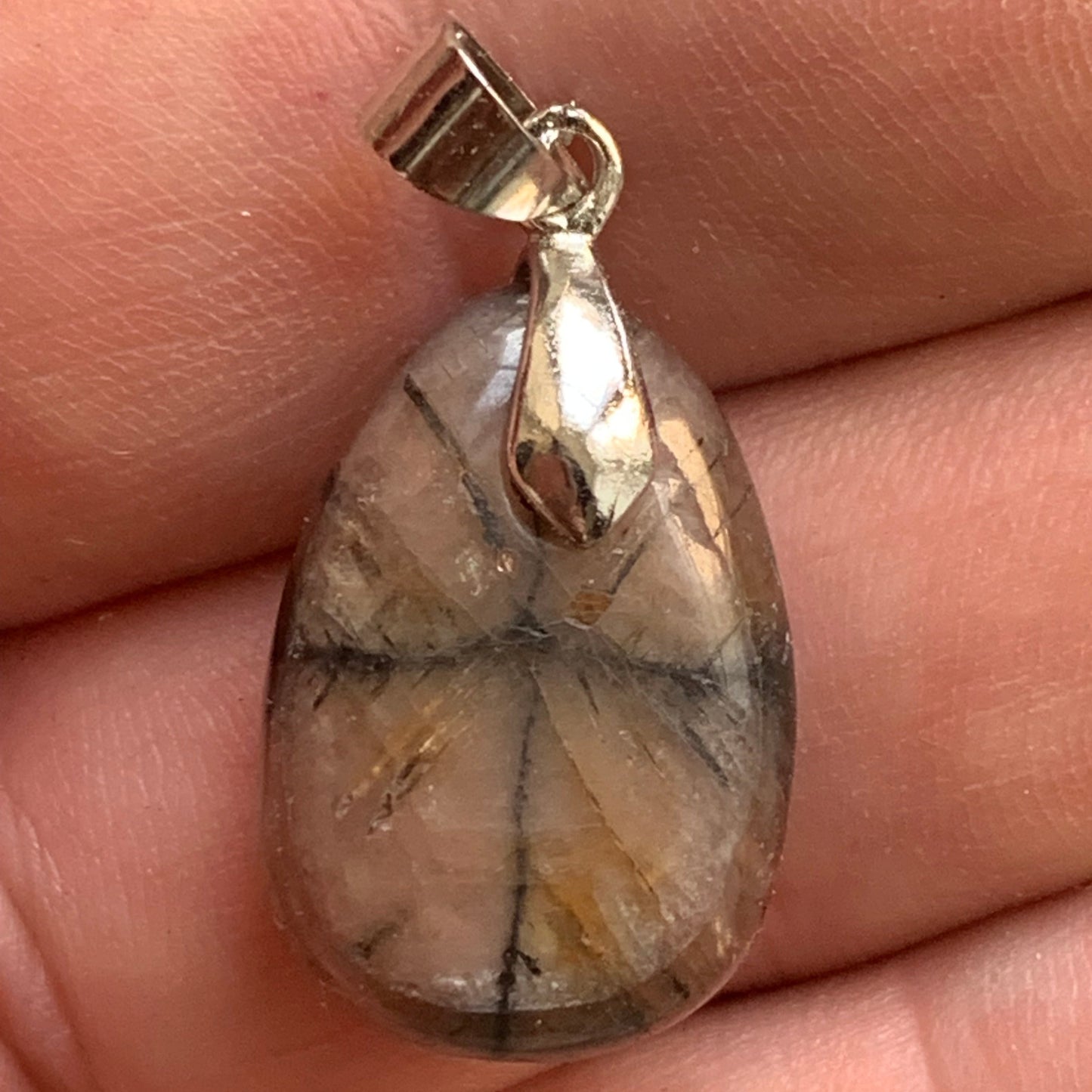 Chiastolite/ Andalousite, pendentif de 33 millimètres x18x7. Vendu avec ou sans cordon noir et réglable de 60 cm !