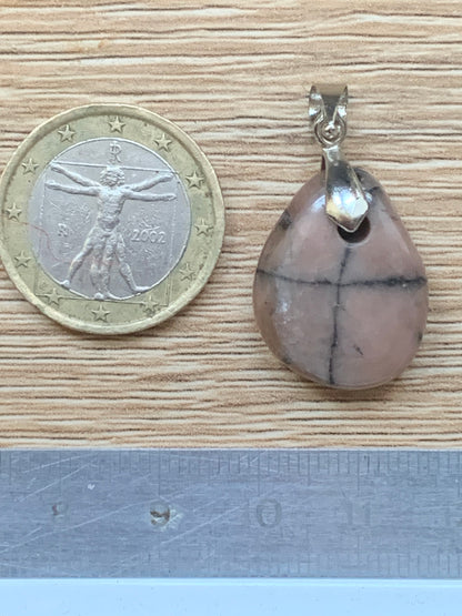 Chiastolite/ Andalousite, pendentif de 34 millimètres x18x7. Vendu avec ou sans cordon noir et réglable de 60 cm !