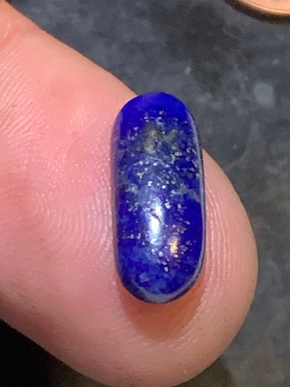 Lapis lazuli, cabochon de 12 mm x 7 x 5 - 5,5 carats. Parfait en bijouterie, collection ,exposition...