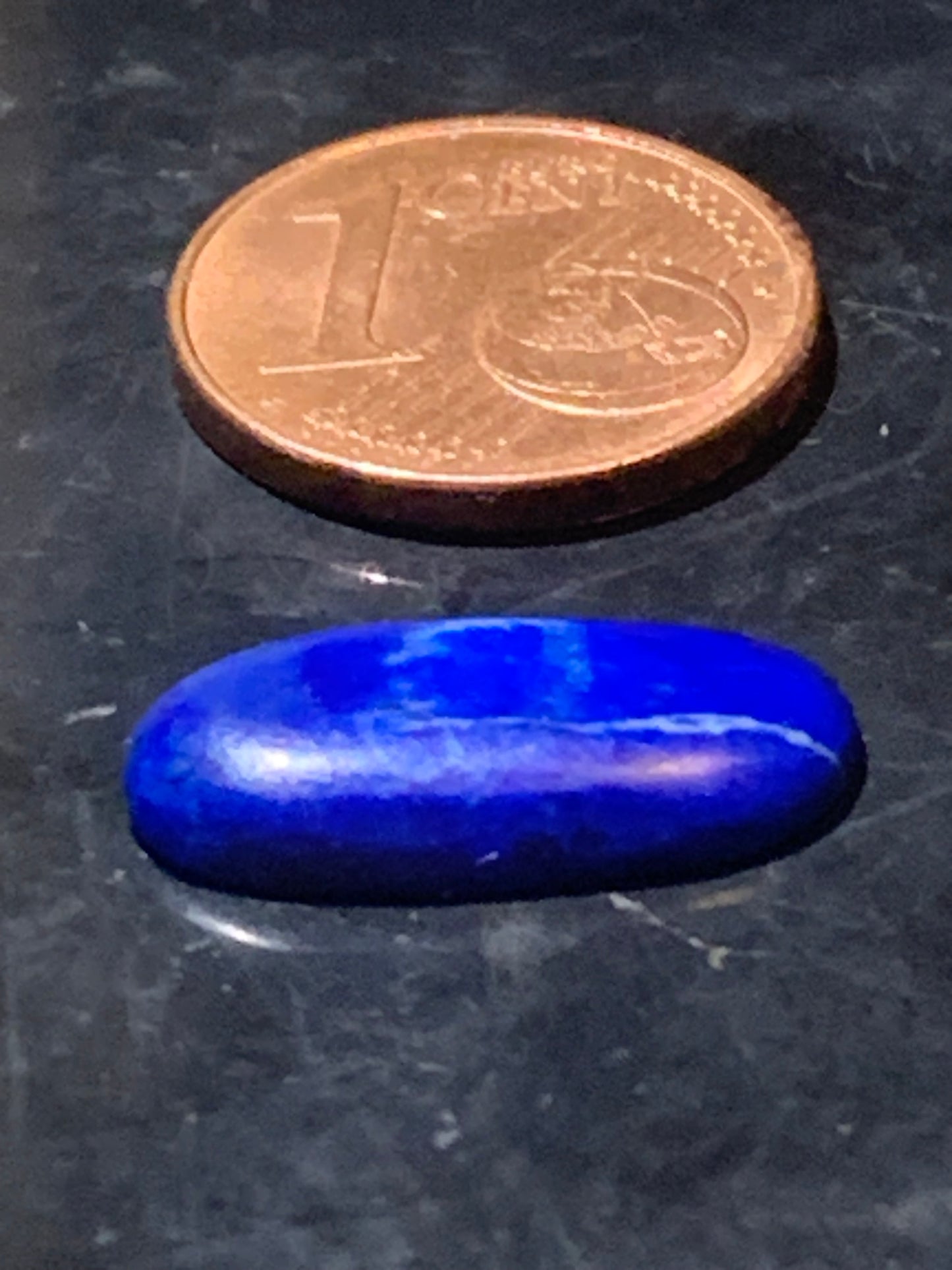 Lapis lazuli, cabochon de 17 mm x 8 x 3 - 3,5 carats. Parfait en bijouterie, collection ,exposition...