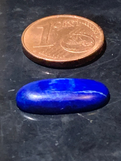 Lapis lazuli, cabochon de 17 mm x 8 x 3 - 3,5 carats. Parfait en bijouterie, collection ,exposition...