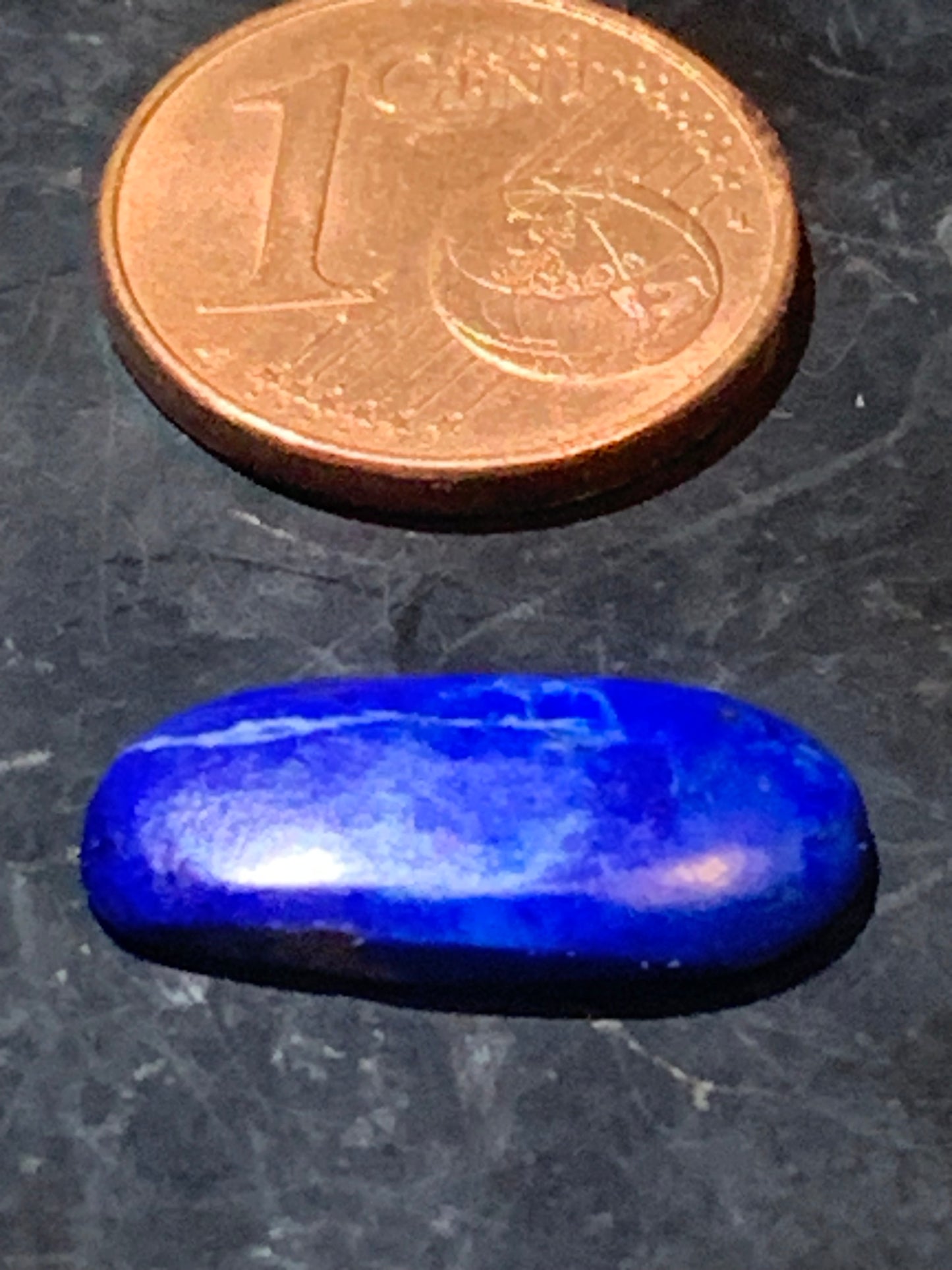 Lapis lazuli, cabochon de 17 mm x 8 x 3 - 3,5 carats. Parfait en bijouterie, collection ,exposition...